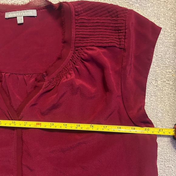 Daniel Rainn 100% Silk Raspberry Cap Sleeved V-necked Blouse - Picture 4 of 7